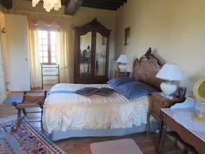 Individually decorated, individually furnished, free cots/infant beds