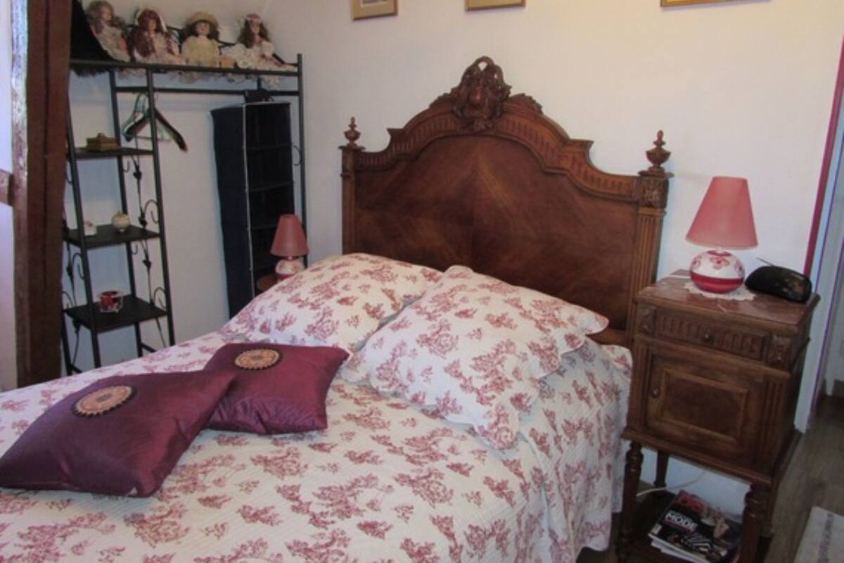 Individually decorated, individually furnished, free cots/infant beds