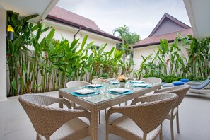 Hồ bơi ngoài trời 