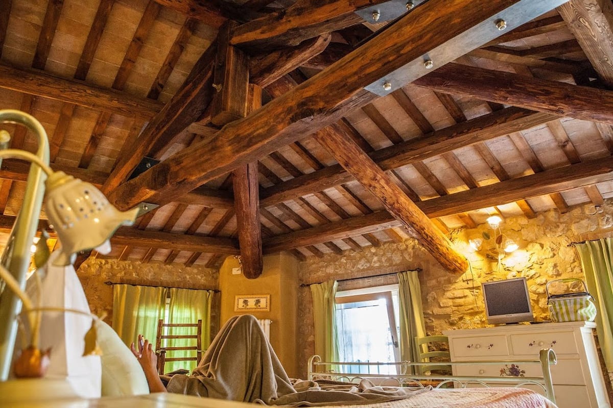 Romantische suite | Luxe beddengoed, donzen dekbedden, individueel gedecoreerd