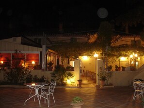 Terrace/patio - Hôtel Le Chêne Vert (Bollene)
