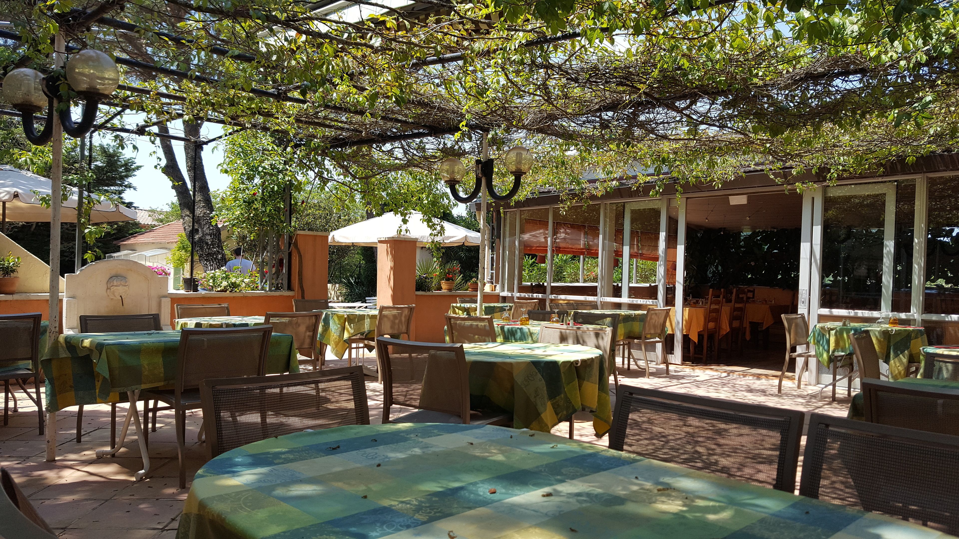 breakfast and lunch served, local cuisine