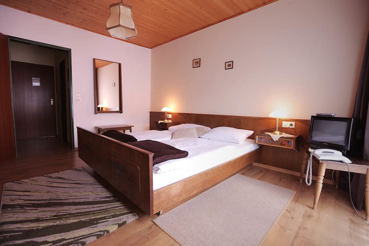 Wifi gratis y ropa de cama 