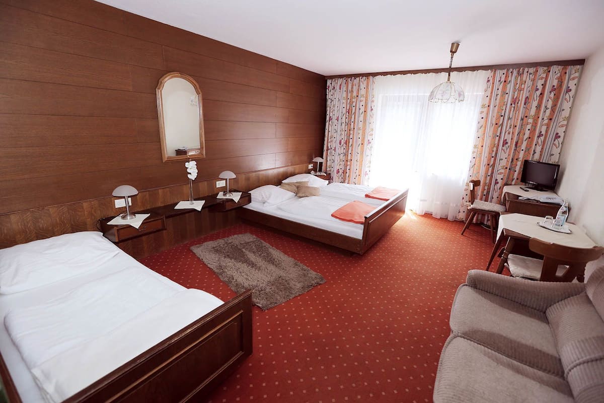 Habitación triple, varias camas, para no fumadores | Wifi gratis y ropa de cama