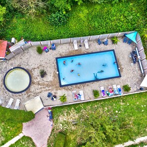 Outdoor pool, pool umbrellas, pool loungers - Domaine Du Blanc Pignon (La Calotterie)