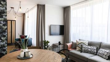 Design Apartment, 2 Single Beds, Non Smoking, City View | 1 bedroom, hypo-allergenic bedding, individually decorated, desk