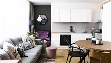 1 bedroom, hypo-allergenic bedding, individually decorated, desk