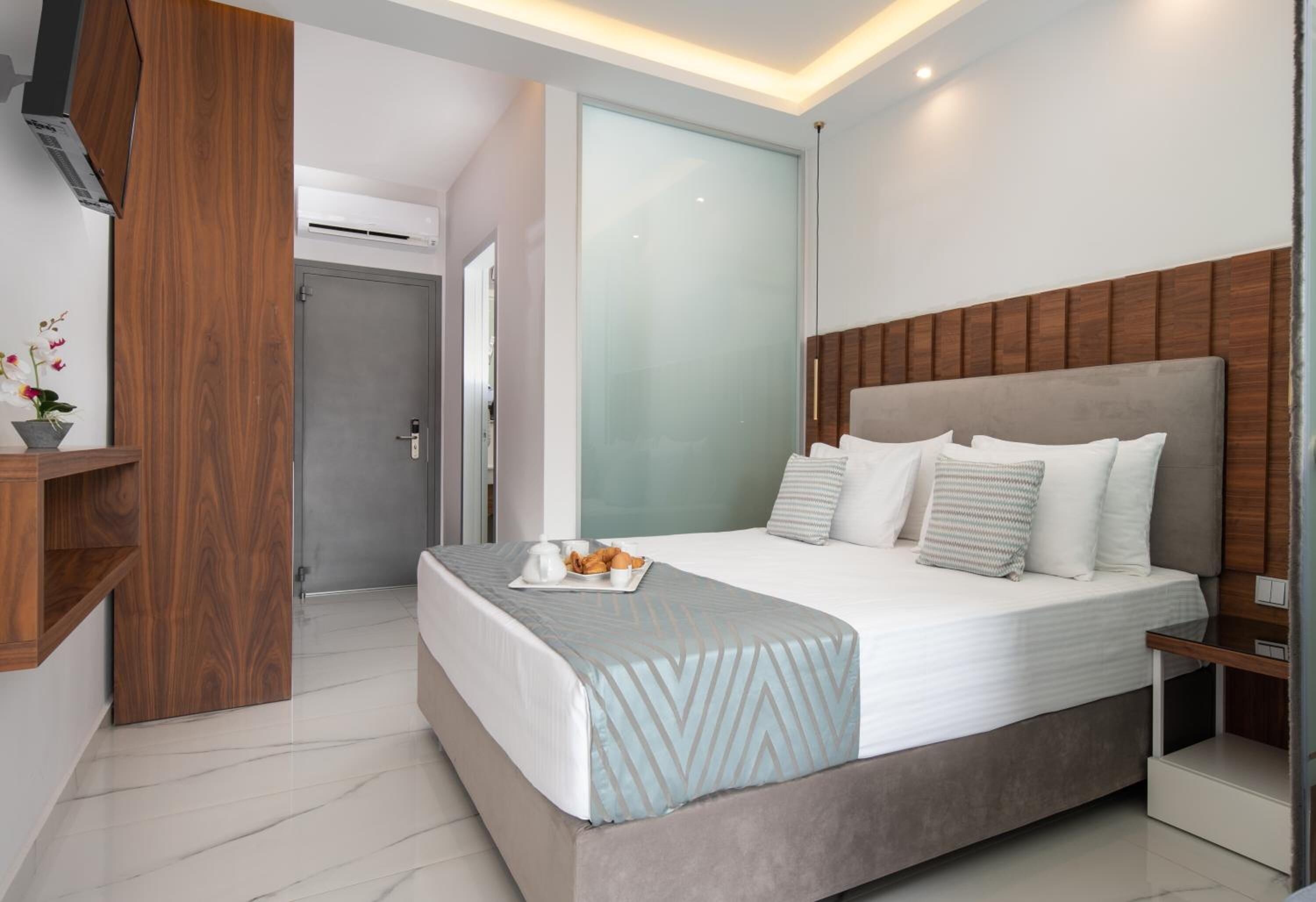 1 soverom, allergitestet sengetøy, safe på rommet og lydisolert