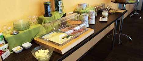 Daily buffet breakfast (EUR 4 per person)