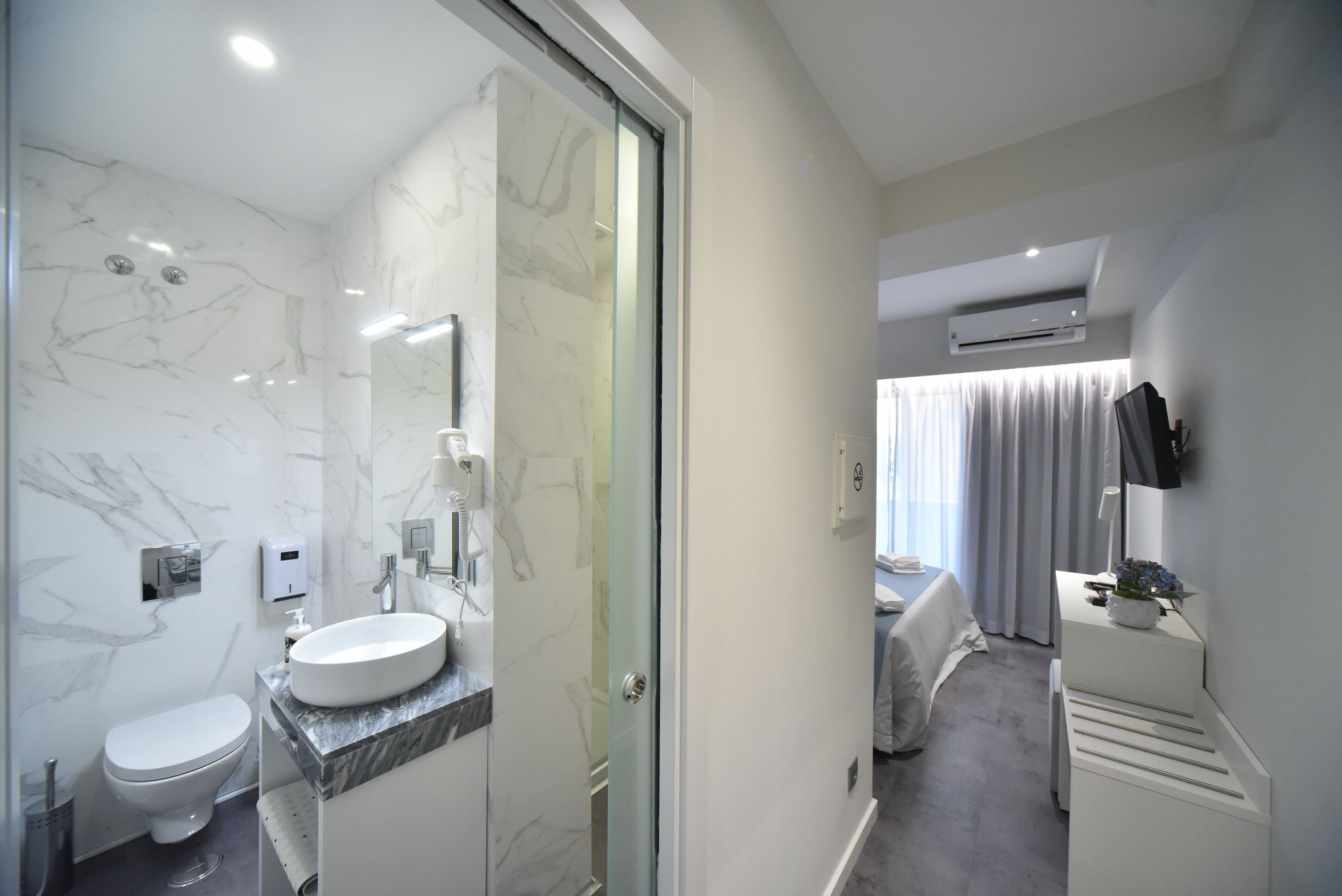 1 bedroom, in-room safe, blackout curtains, soundproofing