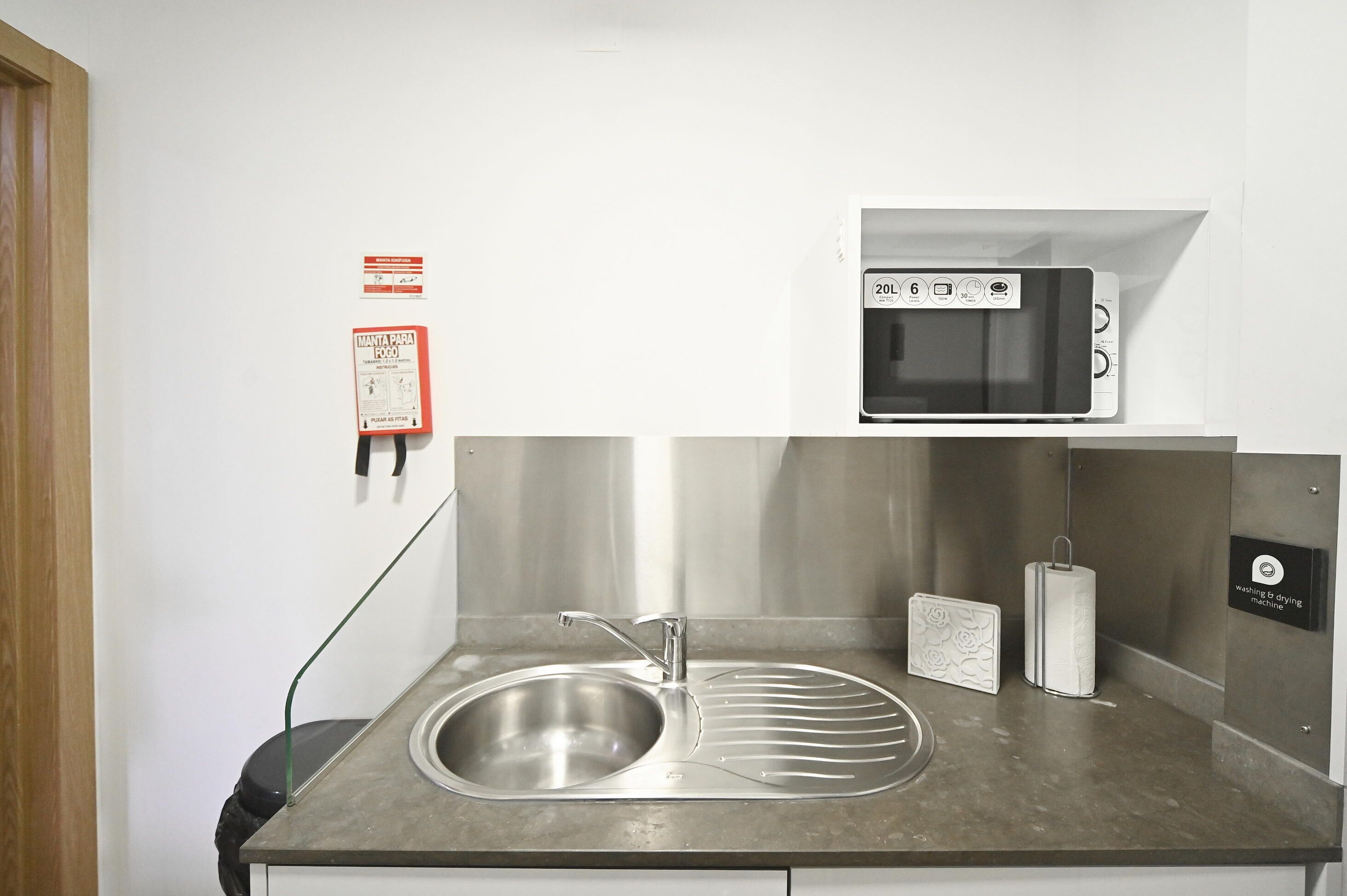 studio, private bathroom | private kitchen