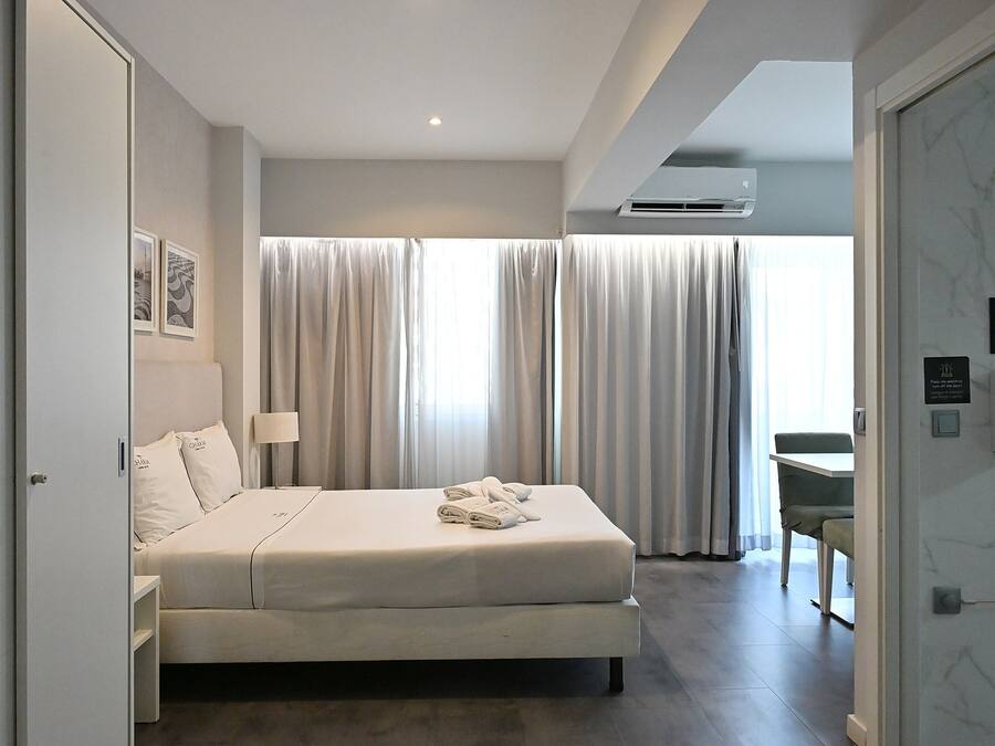 Quarto casal, acessível | 1 quarto, cofres nos quartos, cortinas blackout, quartos à prova de som