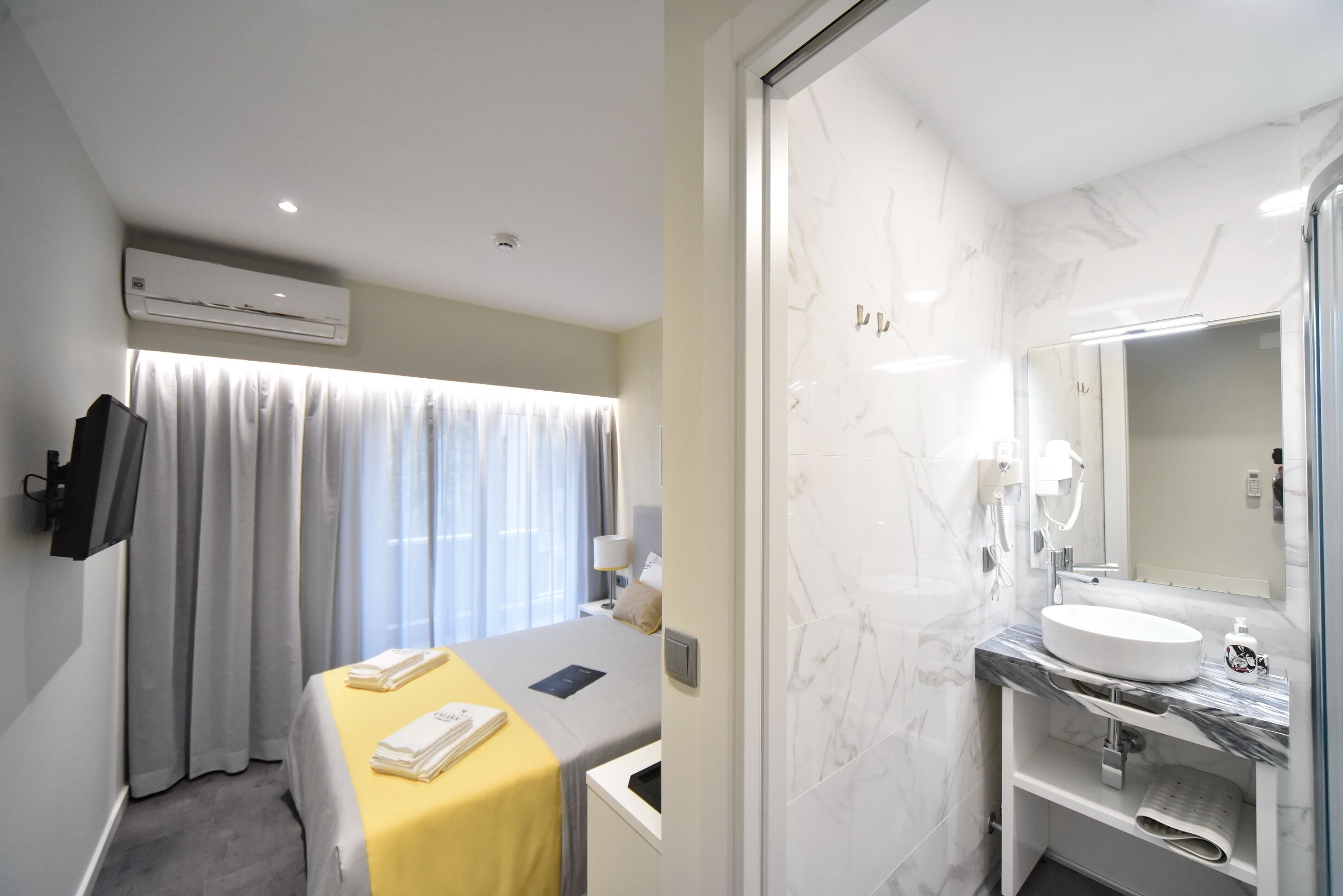 standard double or twin room | 1 bedroom, in-room safe, blackout curtains, soundproofing