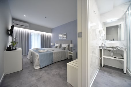 Double or Twin Room (Extra bed) | 1 bedroom, in-room safe, blackout drapes, soundproofing