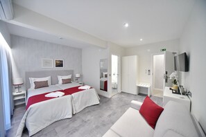 Quadruple Room | 1 bedroom, in-room safe, blackout drapes, soundproofing