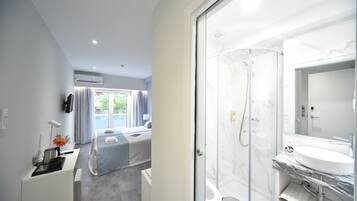 1 bedroom, in-room safe, blackout curtains, soundproofing