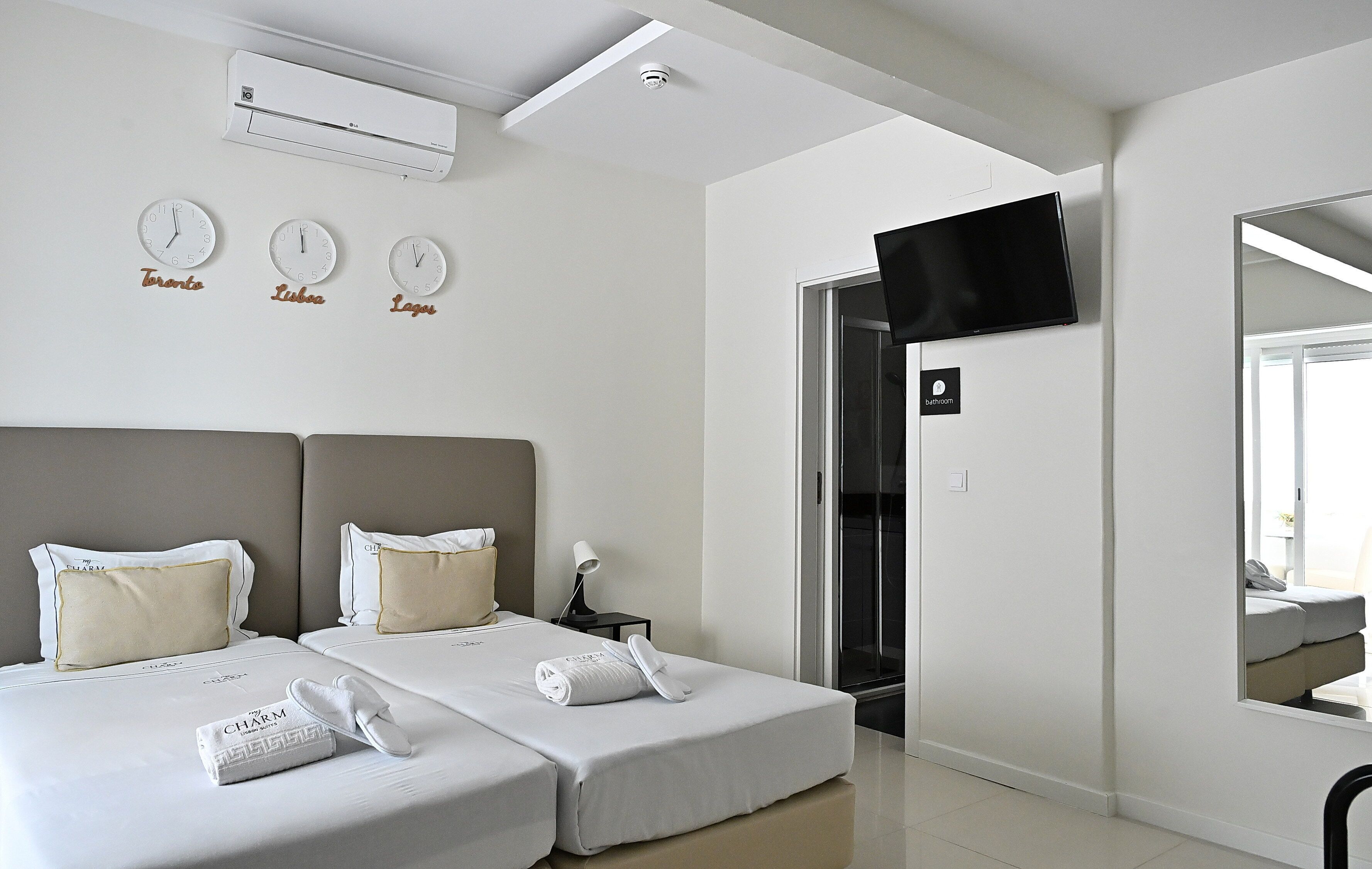 Habitación exclusiva con 1 cama matrimonial o 2 individuales, cocineta | 1 habitación, caja de seguridad en la habitación y cortinas blackout 