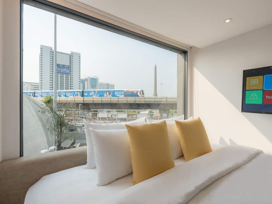 In-room safe, soundproofing, free WiFi, bed sheets