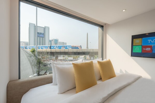In-room safe, soundproofing, free WiFi, bed sheets - Yello Rooms Hotel Victory Monument (Bangkok)