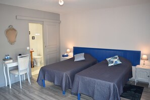 Decoración personalizada, muebles diferentes y escritorio 