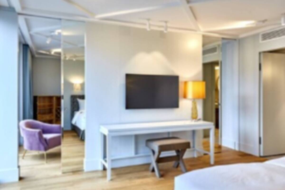 Suite (52 qm) | Premium bedding, blackout drapes, soundproofing, WiFi (free)