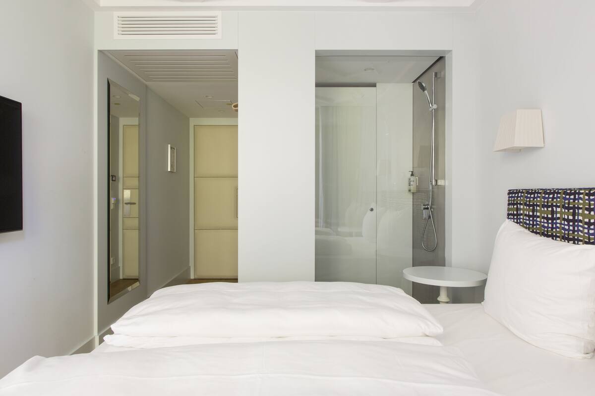 Double Room (16 qm) | Premium bedding, blackout drapes, soundproofing, WiFi (free)