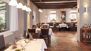 Dinner served  - Hotel Haus Gimken (Essen)