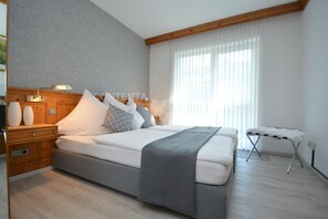 Standard Double Room, Ensuite - Hotel Haus Gimken (Essen)