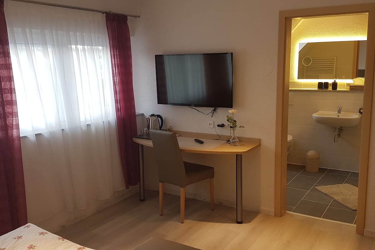 Basic Double or Twin Room, Private Bathroom | 1 bilik tidur