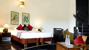 Executive Room, Non Smoking | Desk, rollaway beds, bed sheets