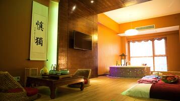 Deluxe Themed Room | Individually decorated, desk, blackout drapes, free WiFi