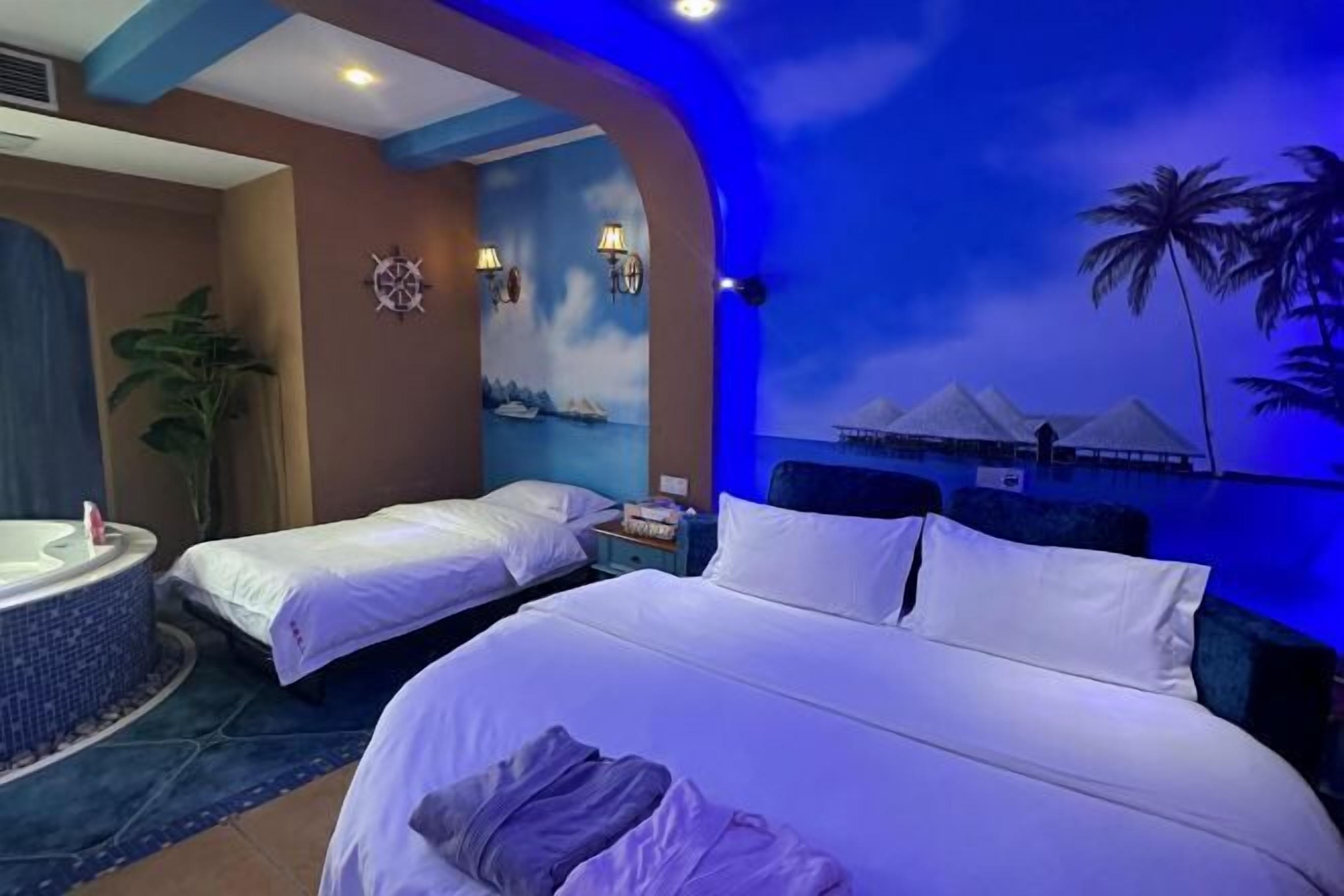 Trang trí khác biệt, bàn, màn/rèm cản sáng 