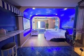 Individually decorated, desk, blackout curtains, free WiFi - Rose Lover Hotel (Changzhou)