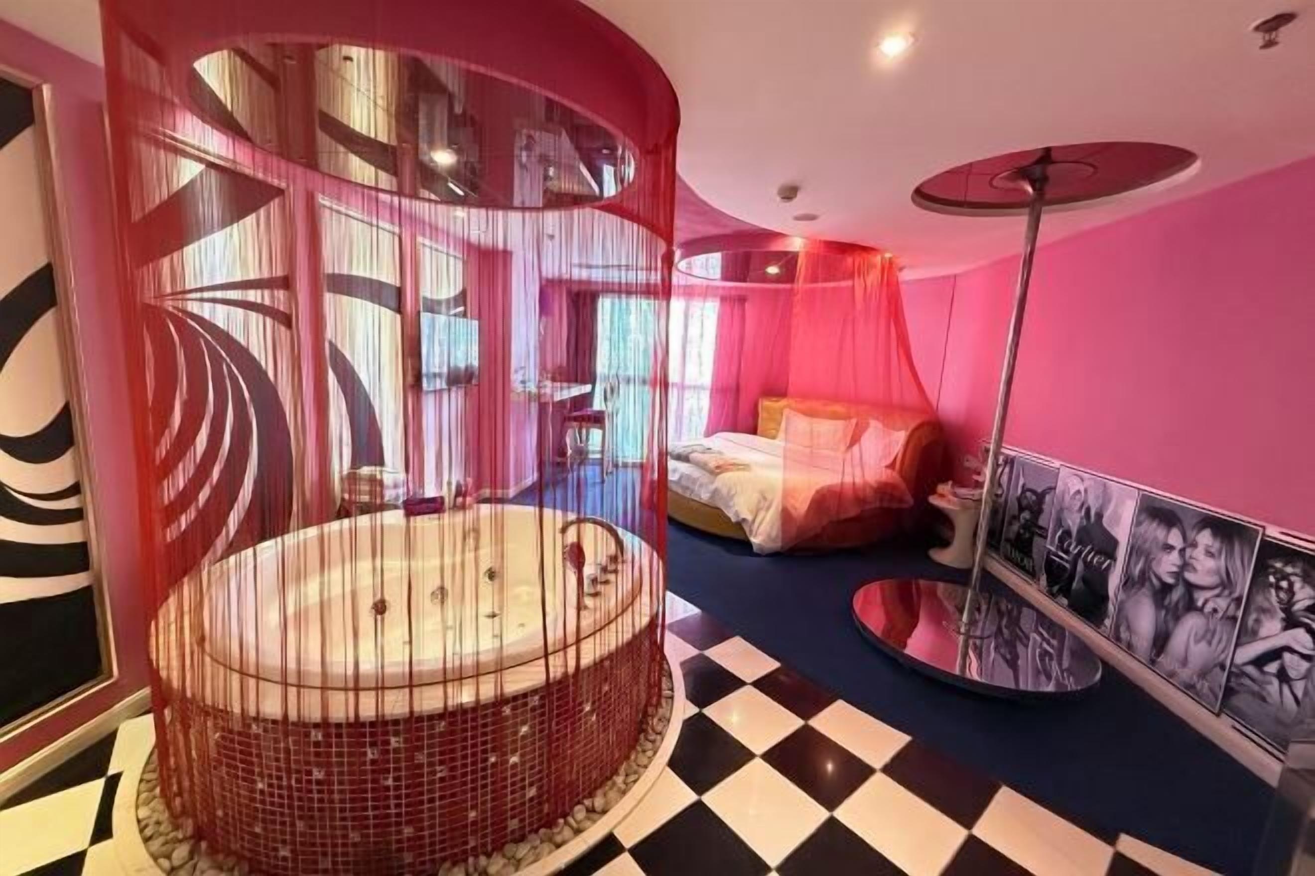 Individually decorated, desk, blackout curtains, free WiFi