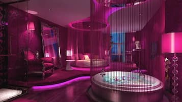 Individually decorated, desk, blackout drapes, free WiFi