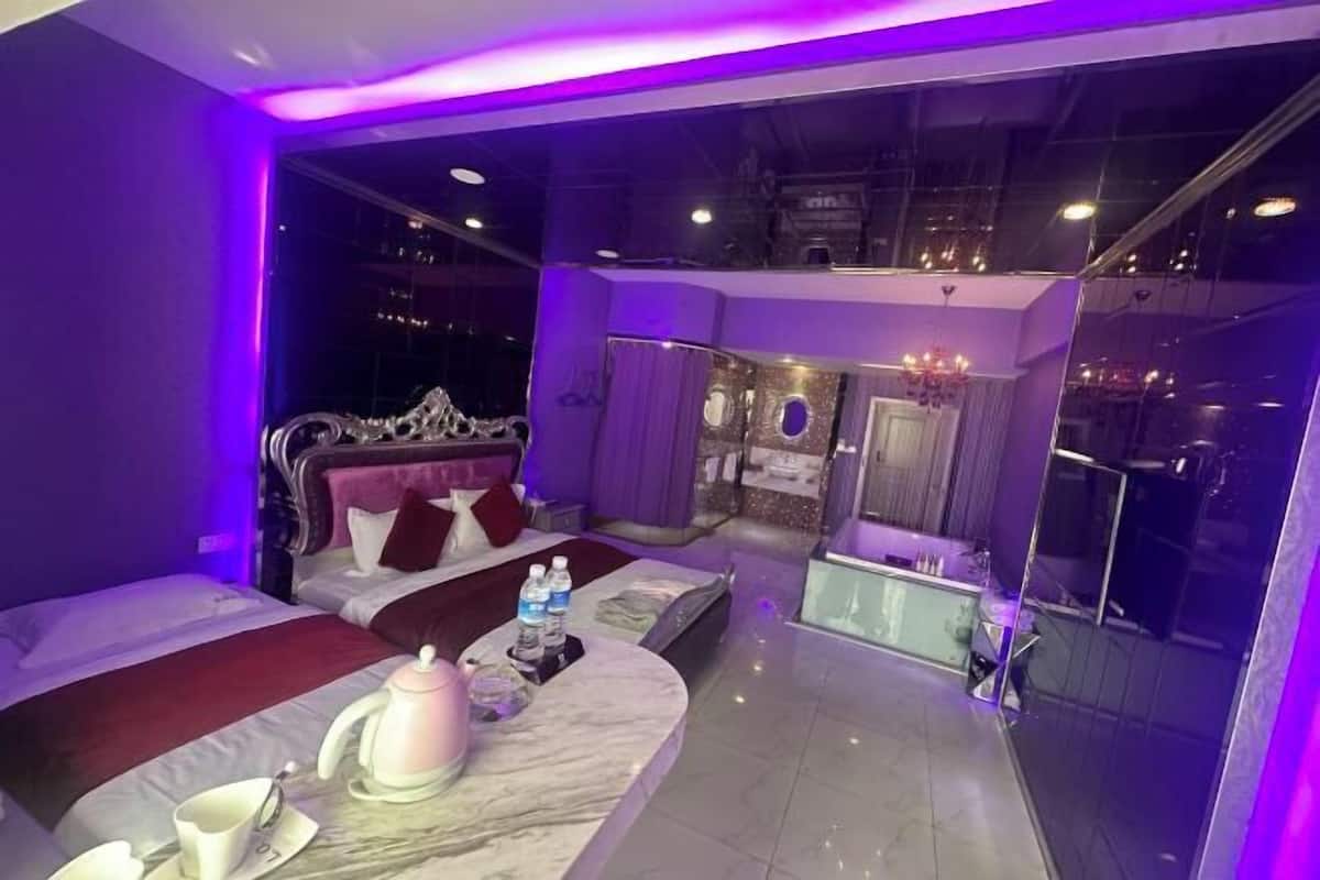 Individually decorated, desk, blackout curtains, free WiFi