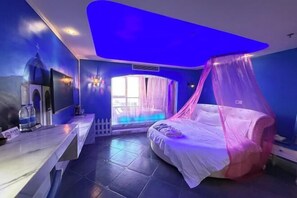 Individuell dekoriert, Schreibtisch, Verdunkelungsvorhänge