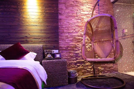 Luxury Twin Room, 1 Bedroom | Individually decorated, desk, blackout drapes, free WiFi