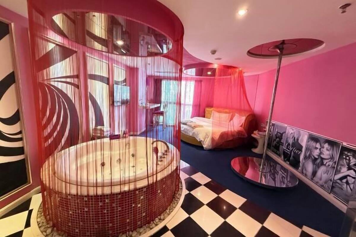 Individually decorated, desk, blackout curtains, free WiFi