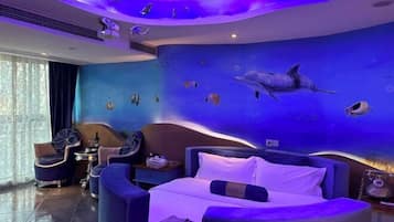 Individually decorated, desk, blackout drapes, free WiFi