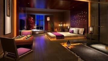 Individually decorated, desk, blackout drapes, free WiFi