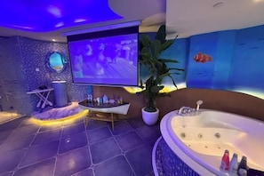 Individually decorated, desk, blackout curtains, free WiFi - Rose Lover Hotel (Changzhou)