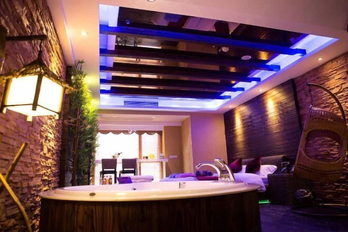 Individually decorated, desk, blackout curtains, free WiFi