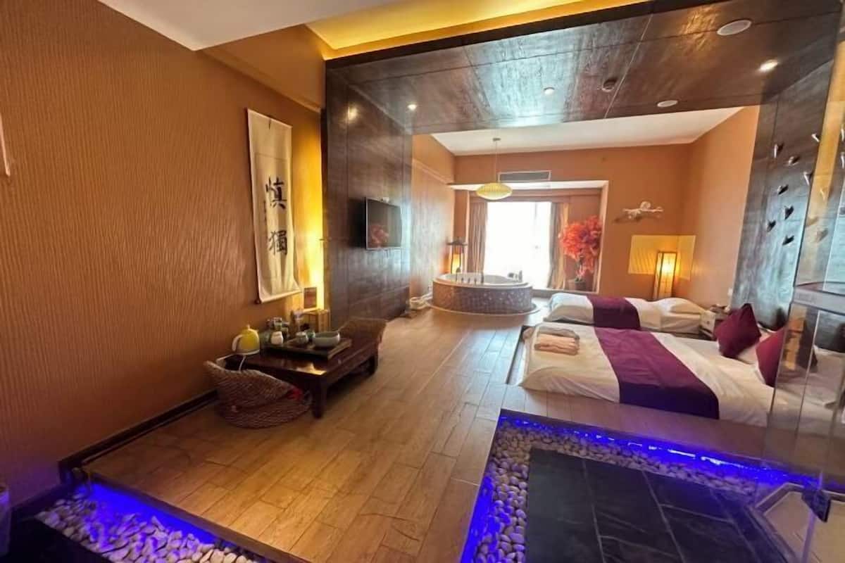 Individually decorated, desk, blackout curtains, free WiFi