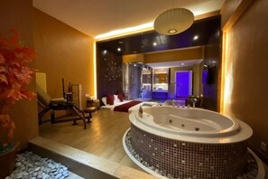 Individually decorated, desk, blackout curtains, free WiFi - Rose Lover Hotel (Changzhou)
