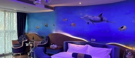 Individually decorated, desk, blackout drapes, free WiFi