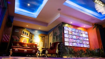 Décoration personnalisée, bureau, rideaux occultants, Wi-Fi gratuit