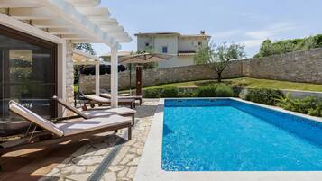 Luxury-Villa, 4 Schlafzimmer, eigener Pool (Sesta) | 3 Schlafzimmer, Zimmersafe, individuell dekoriert