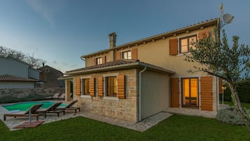 Villa Luxe, 4 chambres, piscine privée (Terca) | Coffres-forts dans les chambres, décoration personnalisée