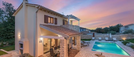 Villa Luxury, 3 camere da letto, piscina privata (Kvarta) | Una cassaforte in camera, con stile personalizzato